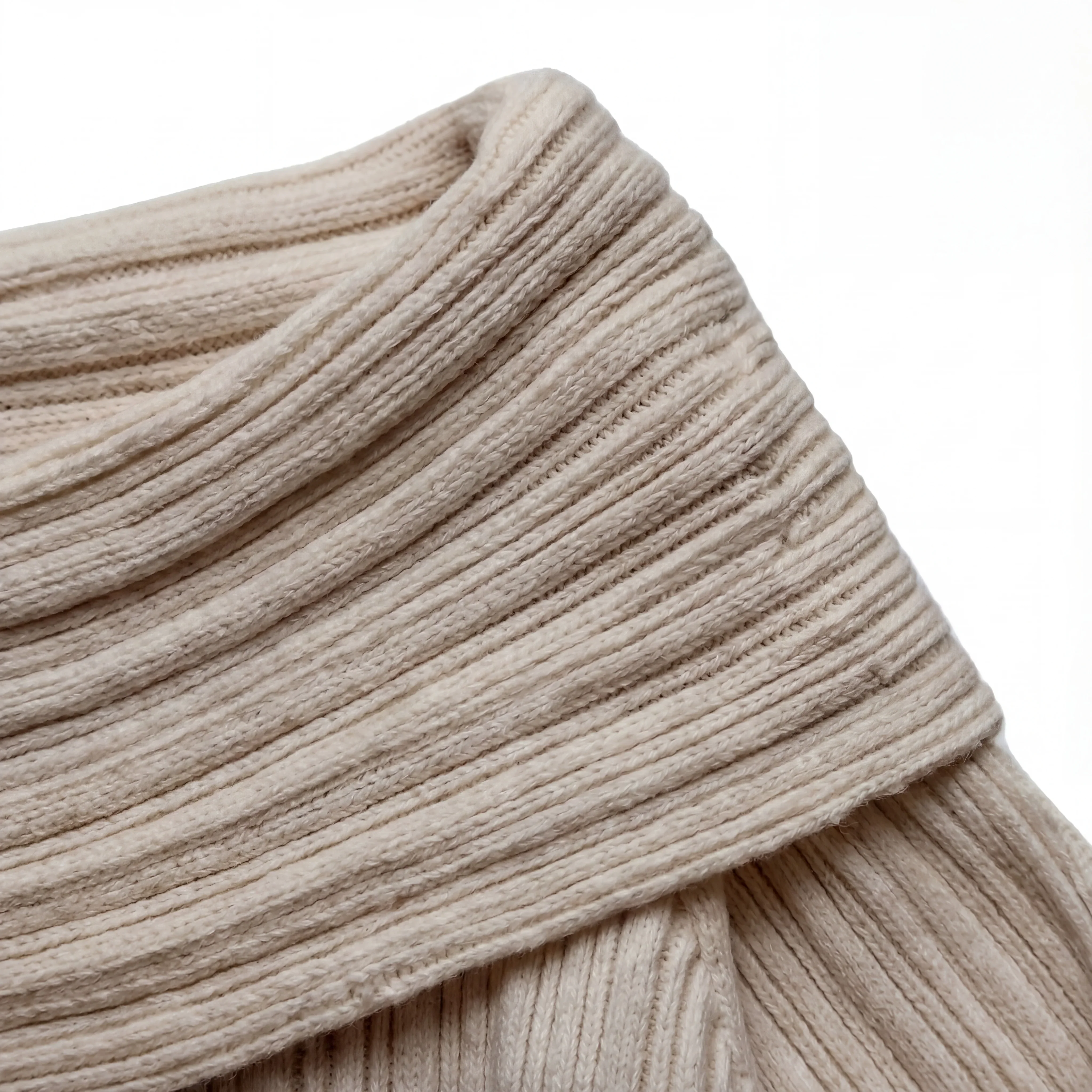 Knitted Off-Shoulder Sweater - Image 8