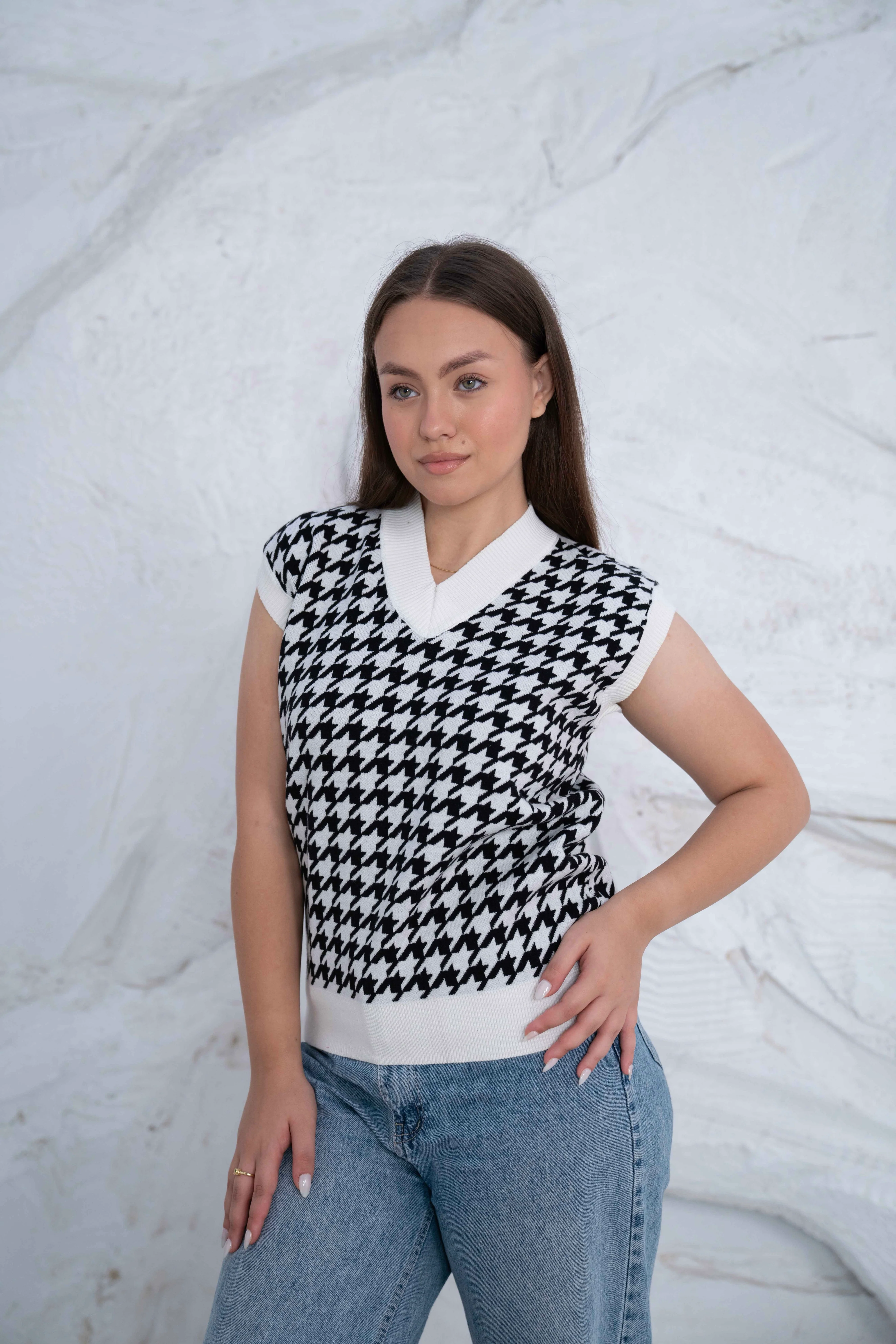 Sleeveless V Neck Vest - Image 4