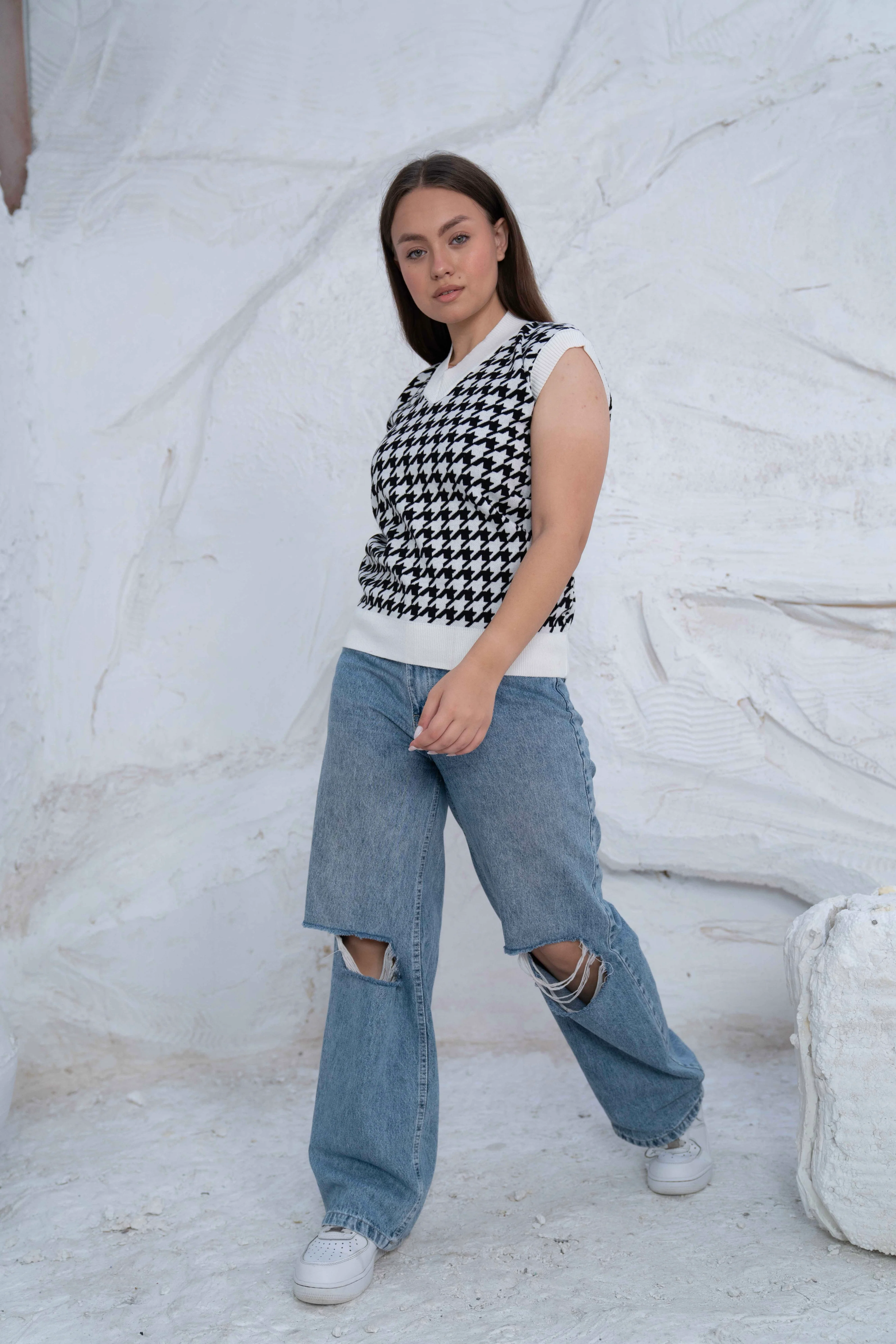 Sleeveless V Neck Vest - Image 6