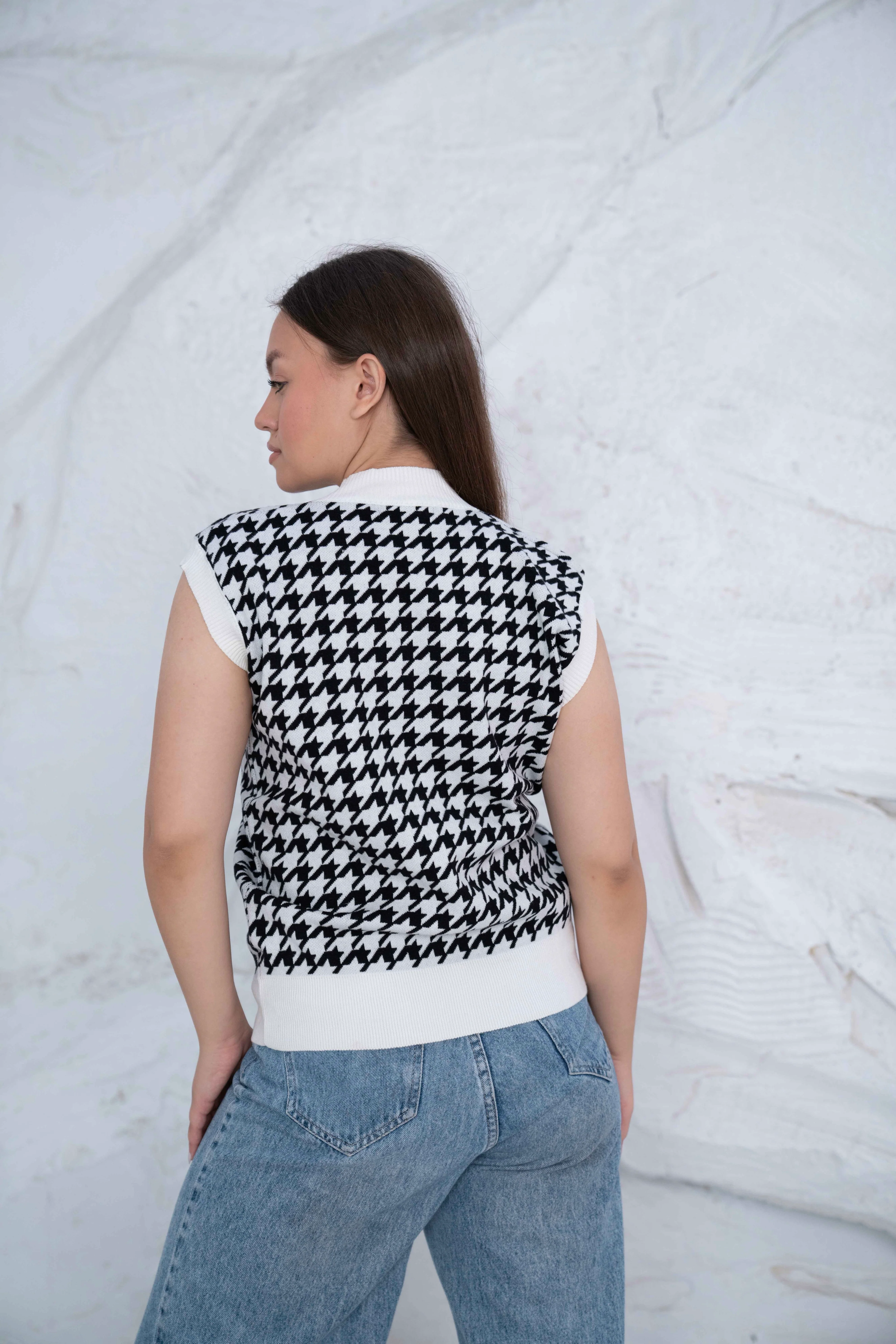 Sleeveless V Neck Vest - Image 7